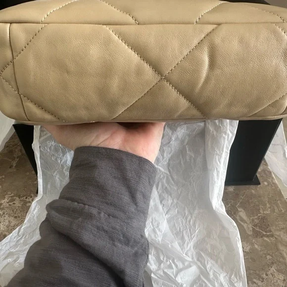 Chanel Black and White Gift Box - Picture 6 of 11